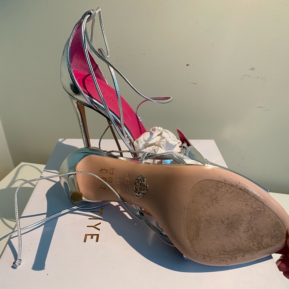 Designer sandals, like new condition - Picture 3 of 3